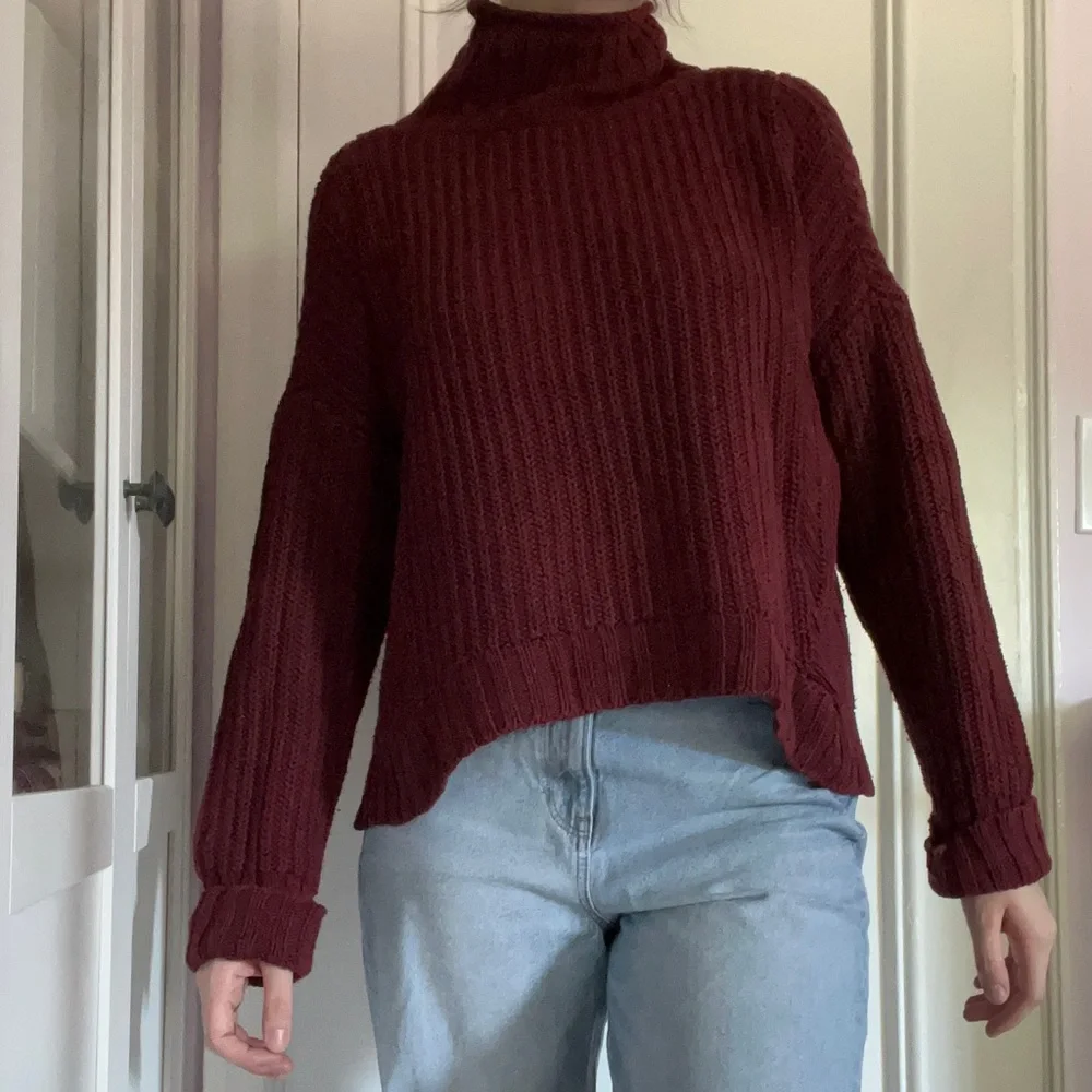 Chunky Maroon Express Knit Turtleneck Sweater! - Picture 2 of 7